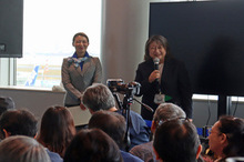 司会をする久野さん