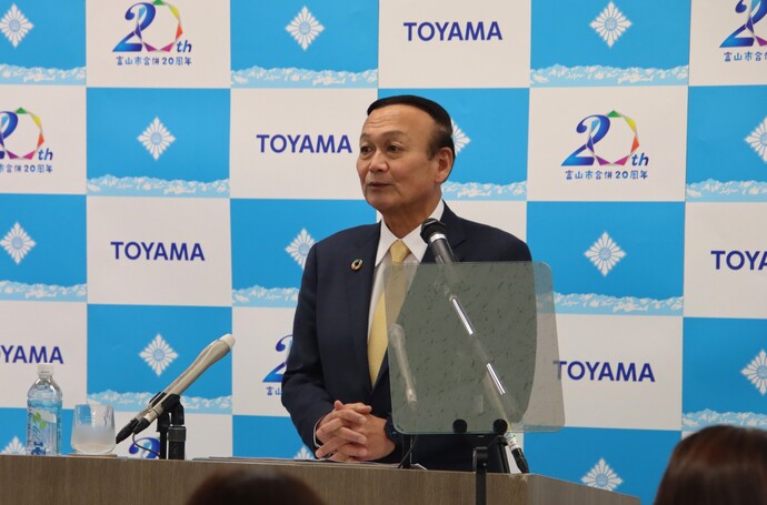 写真：定例記者会見 令和8年1月5日