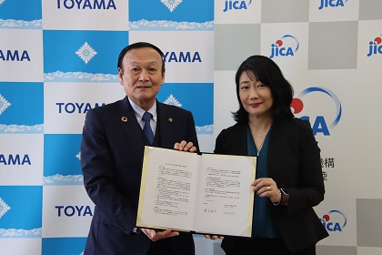 独立行政法人国際協力機構(JICA)北陸センター所長の表敬訪問を受ける藤井市長