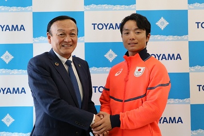 ミラノ・コルティナ2026冬季オリンピック クロスカントリー競技出場選手の表敬訪問を受ける藤井市長