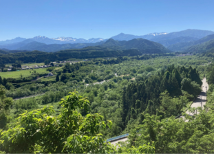 写真：立山連峰と常願寺川の風景