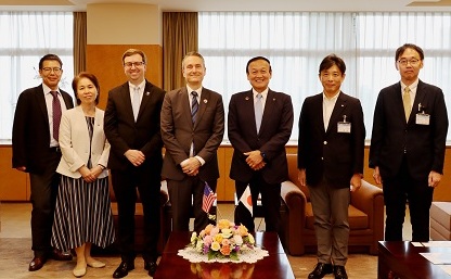在大阪・神戸米国総領事の表敬訪問を受ける藤井市長