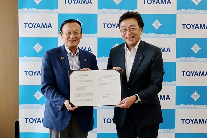 「こどもまんなか」の推進に関する協定を締結する藤井市長【2026年6月23日】