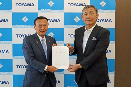 富山市医師会から要望書を受け取る藤井市長【2026年9月30日】
